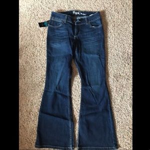 28x30 wrangler rock 47 flare jeans